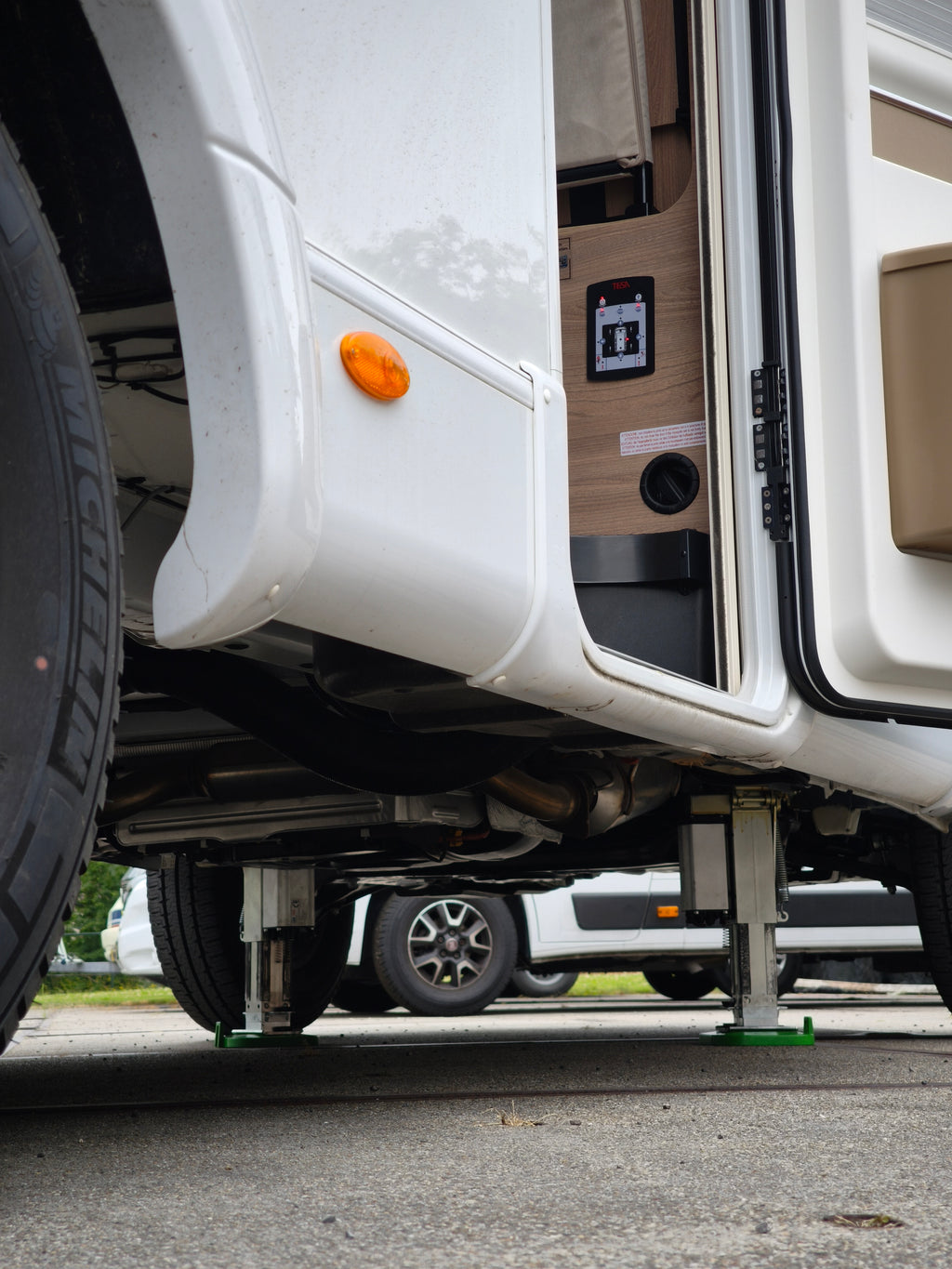 TESA Autolift 4 Steunpoten | Prijs incl. montage én adapterplaten voor & achter