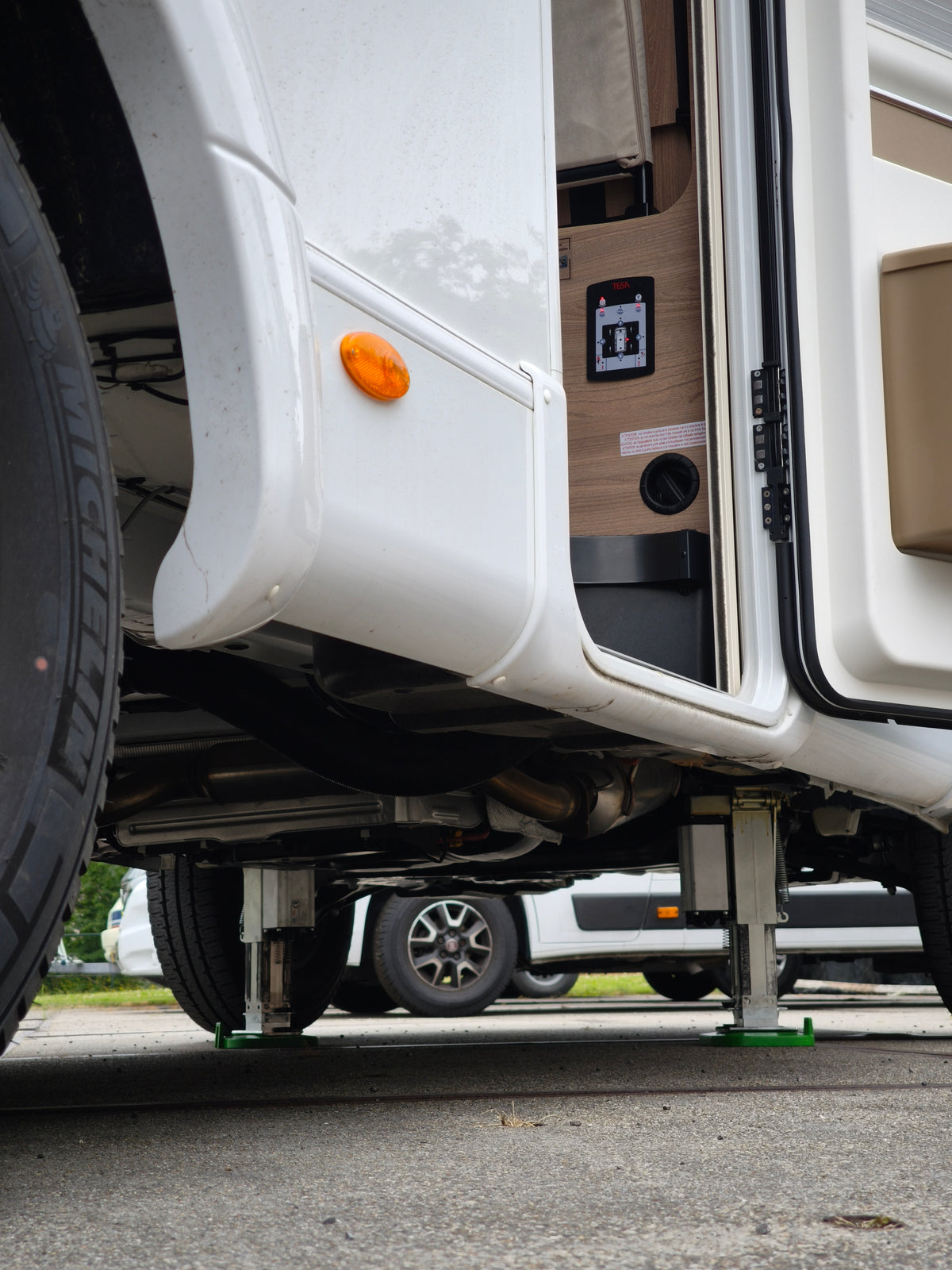 TESA Autolift 4 Steunpoten | Prijs incl. montage én adapterplaten voor & achter
