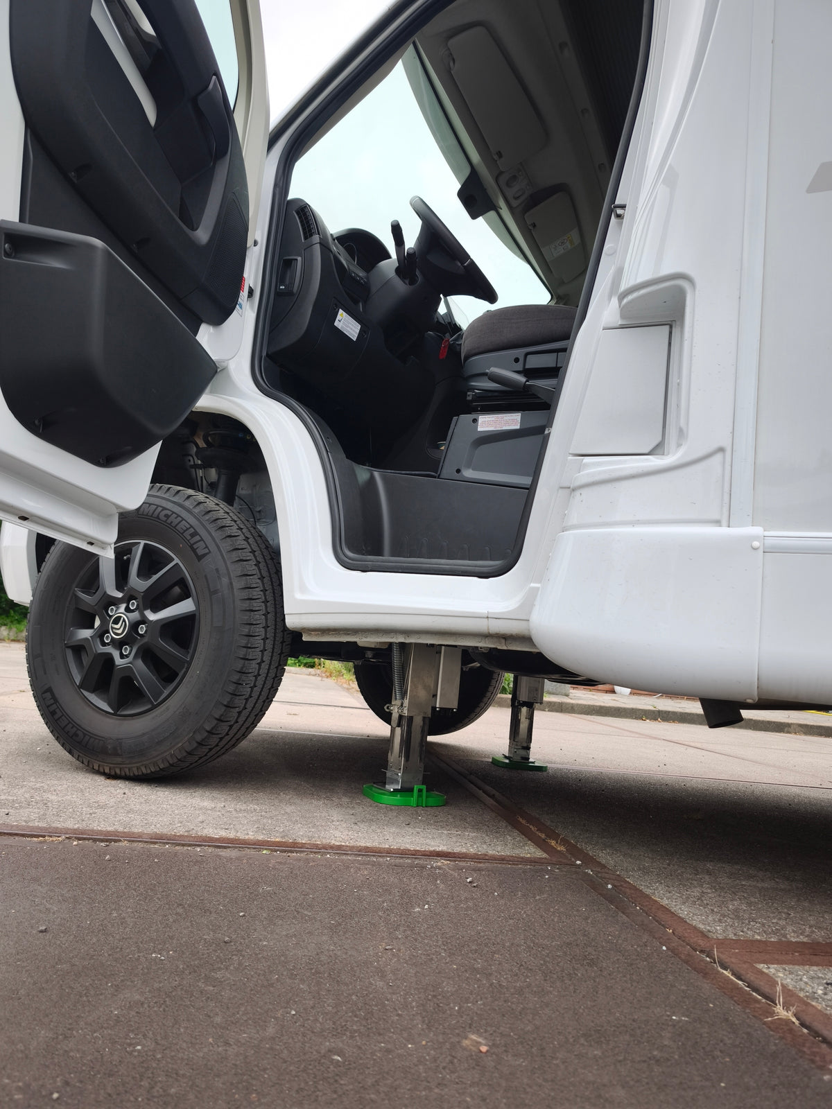 TESA Autolift 4 Steunpoten | Prijs incl. montage én adapterplaten voor & achter